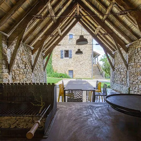 Сasa de vacaciones De Bervic Avec Piscine Sainte-Croix (Aveyron)