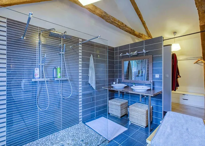 De Bervic Avec Piscine Sainte-Croix (Aveyron)