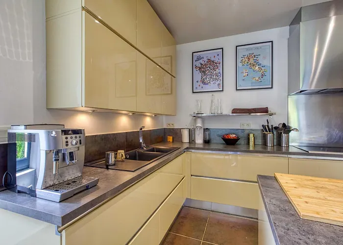 De Bervic Avec Piscine Sainte-Croix (Aveyron)